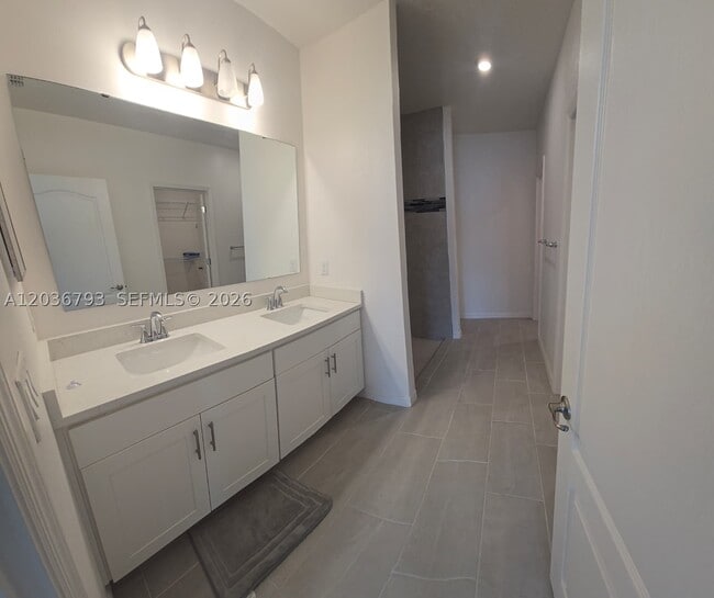 Building Photo - 10500 SW Vasari Way