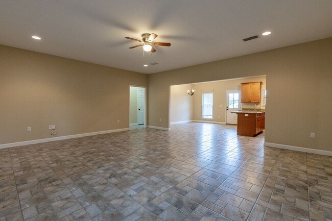 Building Photo - Available May 15!!! 3 bedroom, 2 bathroom home in Fairhope Rivermill Community