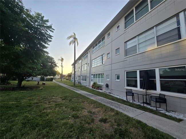 Building Photo - 211 Pasadena Ave N