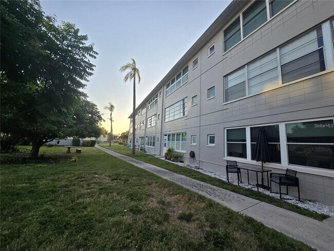 Building Photo - 211 Pasadena Ave N