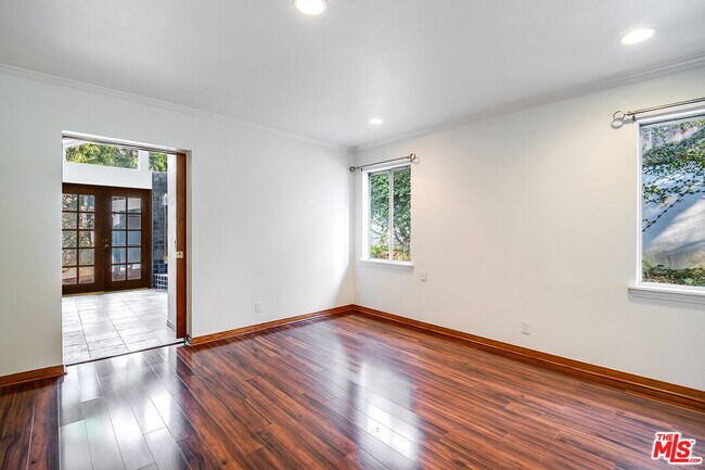 Building Photo - 2924 Manning Ave