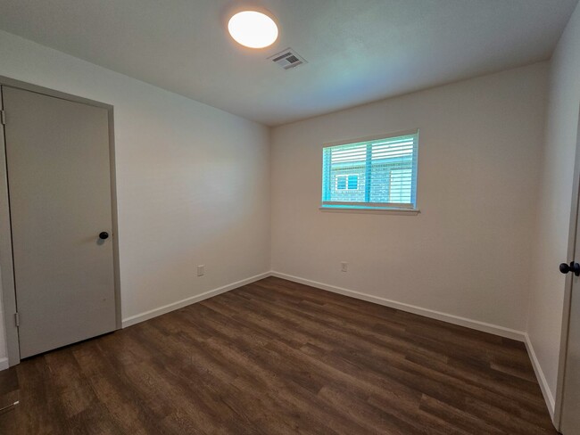 Building Photo - 1117 E Parker St