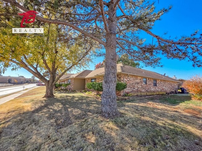 Building Photo - Spacious 3 bedroom, 2 bath single-family home in the desirable Lyrewood/Woodlake area of northwes...