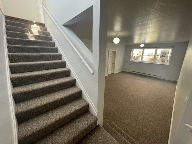 Building Photo - 1107 Oak St