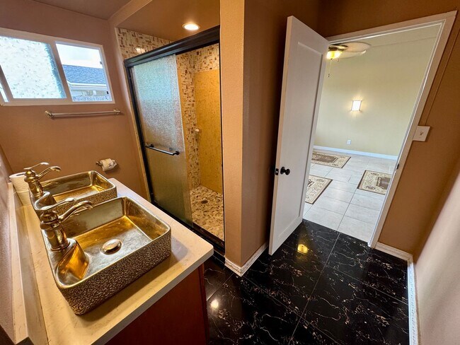 Building Photo - Rarely available 4 bed, 3 bath w/ a pool i...