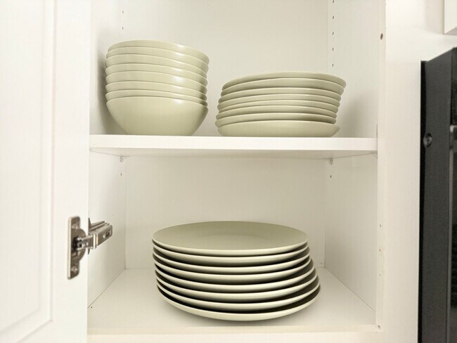 Building Photo - 607 Lake Forest Road