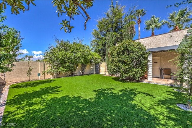 Building Photo - 2701 Alta Dr