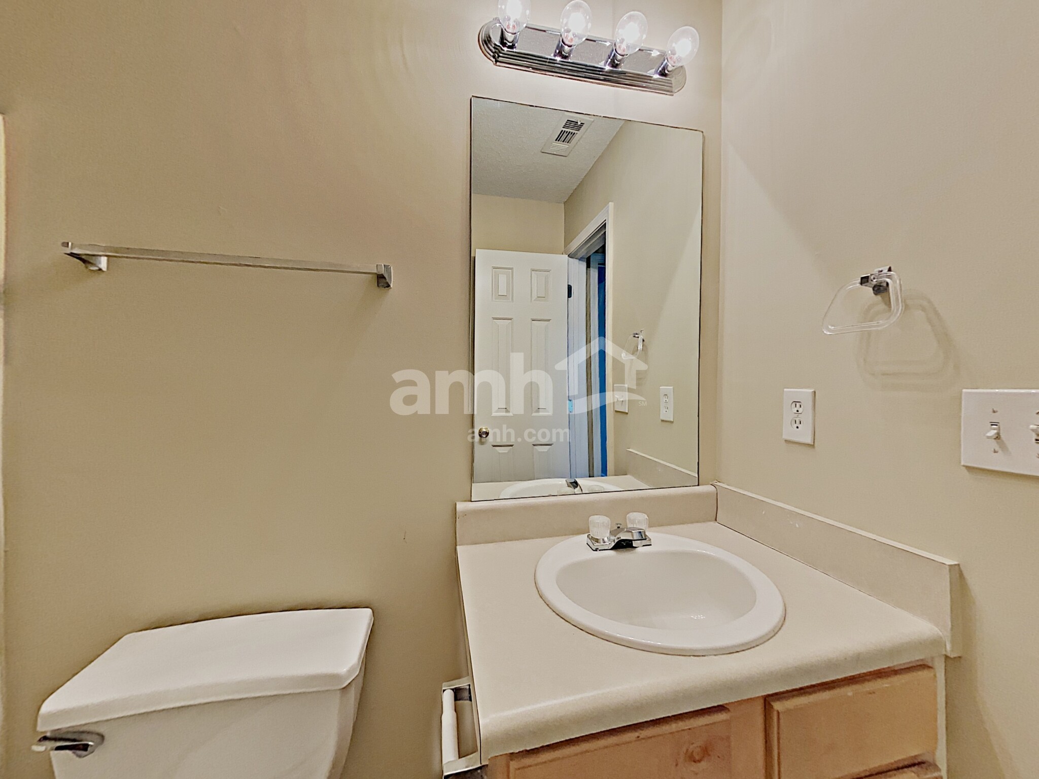 Building Photo - 716 Fletcher Dr