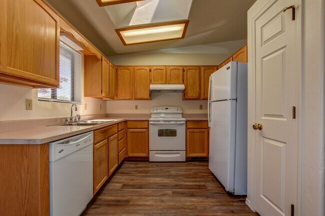 Building Photo - Three bedroom, two bath, two car garage in...