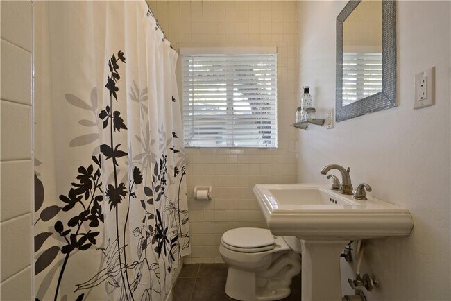 Building Photo - 1114 Mission Ridge
