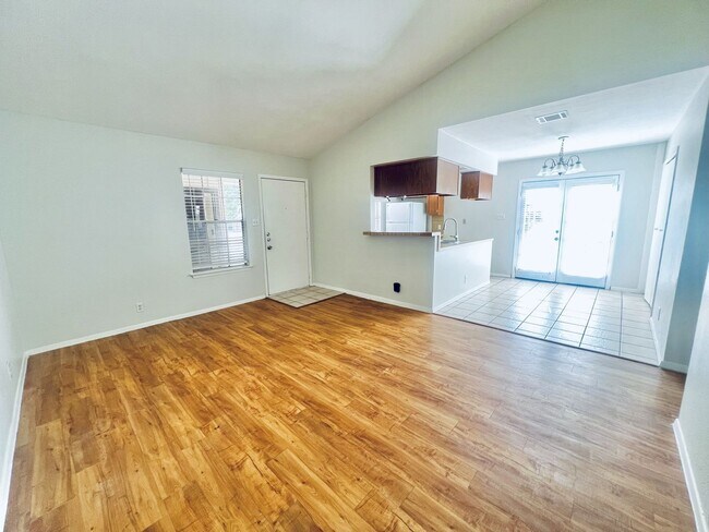 Primary Photo - 1922 Nicole Cir