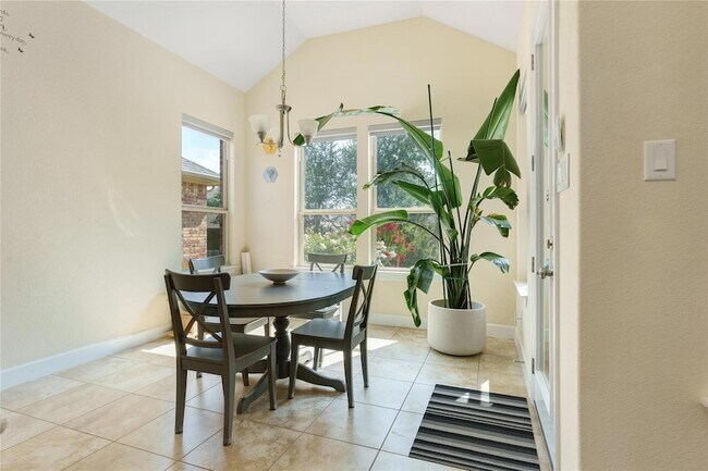 Building Photo - 228 Lockhart Lp