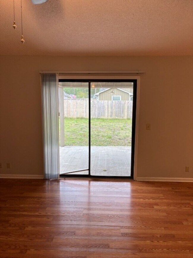 Building Photo - 114 N Woodvalley Dr