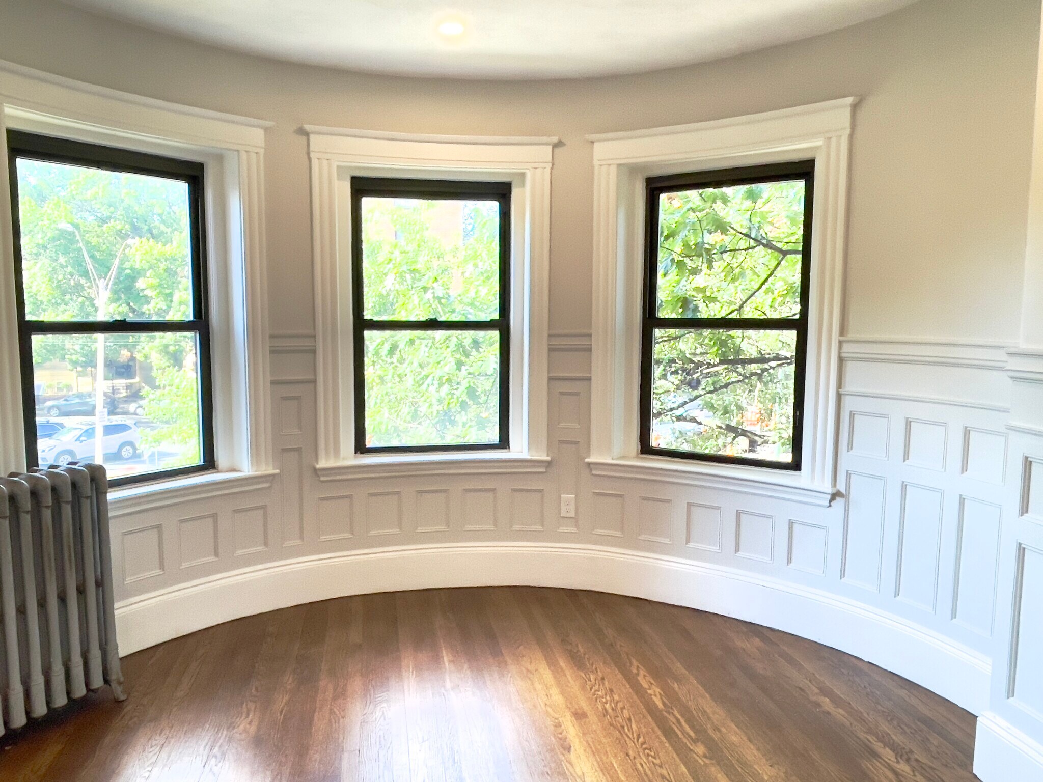 Crown Molding - 1857 Beacon St