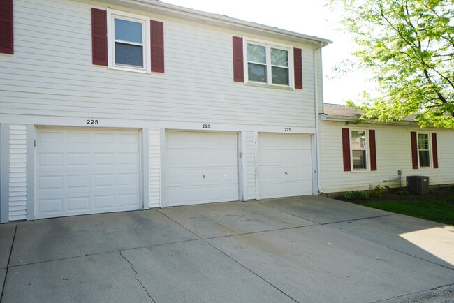 Building Photo - 223 Harvest Ct