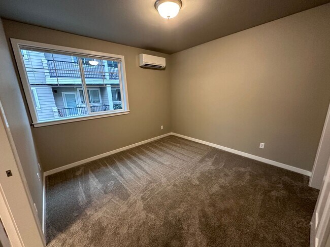 Building Photo - 4 Bedroom / 4 bath New Townhome. Every bedroom is its own Master Suite with your own full bathroo...