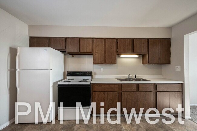 Building Photo - "Charming 2-Bedroom Retreat with 800 Sq. Ft. of Comfort in New Palestine!"