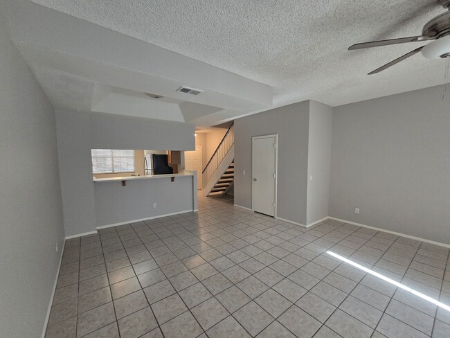 Building Photo - 2 Bedroom/2.5 Bathroom Townhome in Chandler