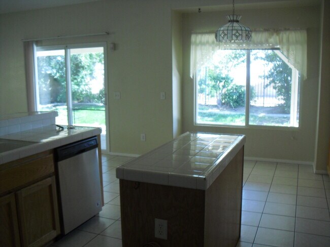 Building Photo - 4209 Grandview Dr