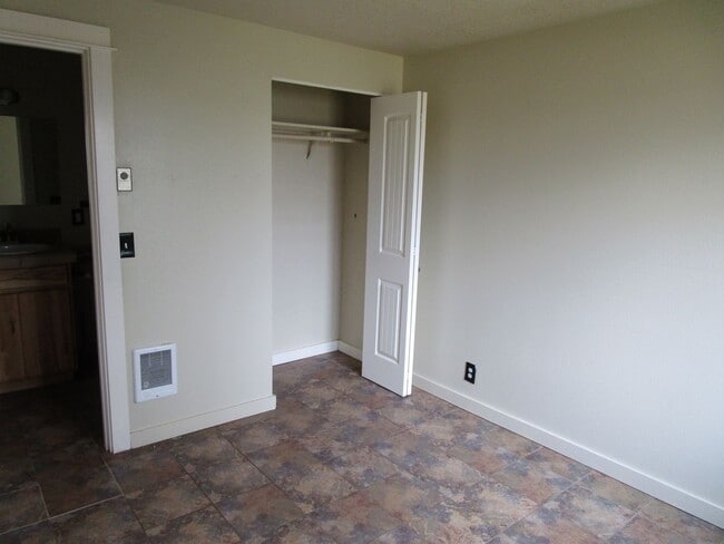 Building Photo - 1 Bedroom Unit with Gate Privacy - All Utilities Provided, Including Yard Care and Internet!