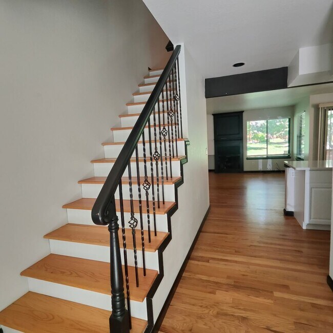 Building Photo - 3BR/2.5BA Townhome for Rent