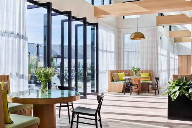 Building Photo - 1050 Howell Mill Rd NW