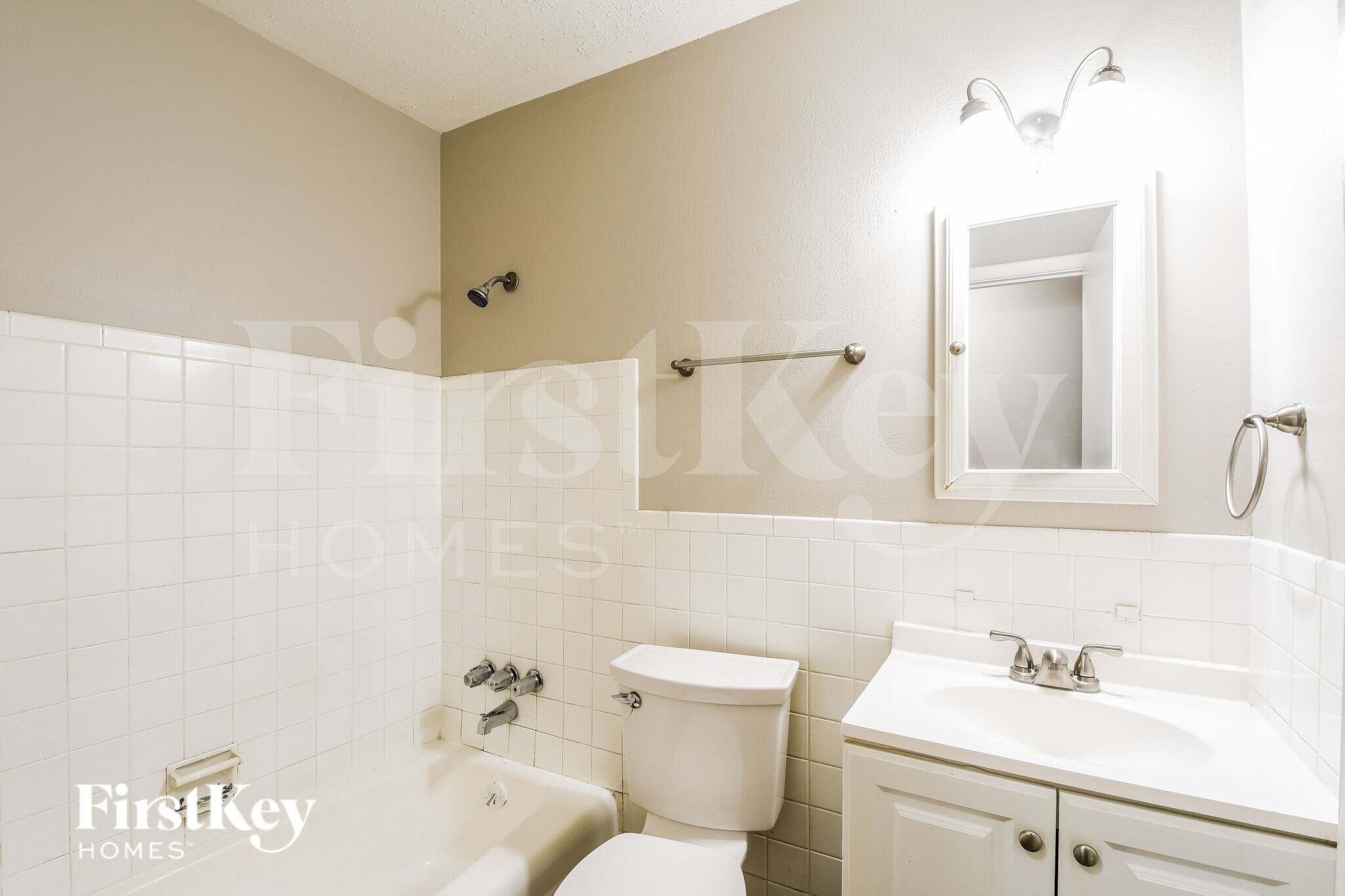 Building Photo - 3915 Rodapa Dr