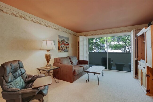 Building Photo - 438 Por La Mar Cir