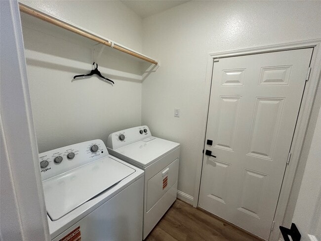 Building Photo - 12011 Rockview Dr