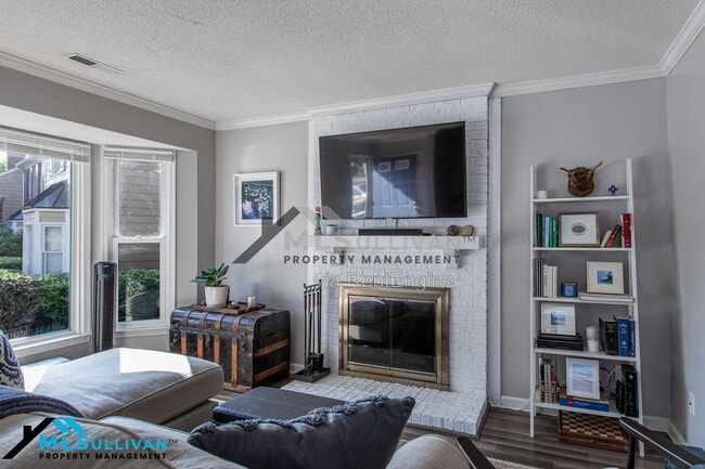 Building Photo - 208 Standish Dr