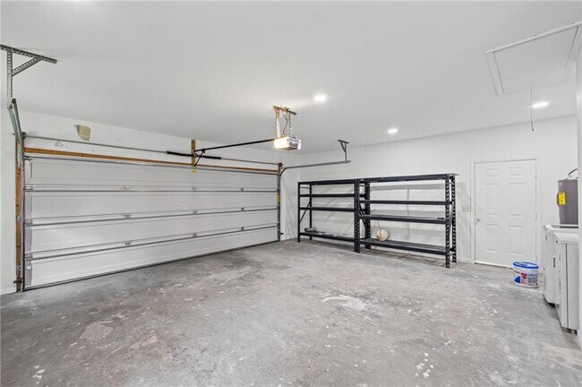 Building Photo - 3535 Stonewall Dr NW