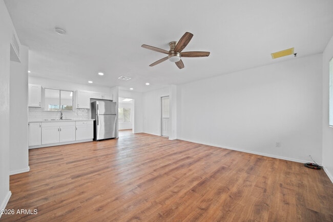 Building Photo - 570 S Yaqui Dr