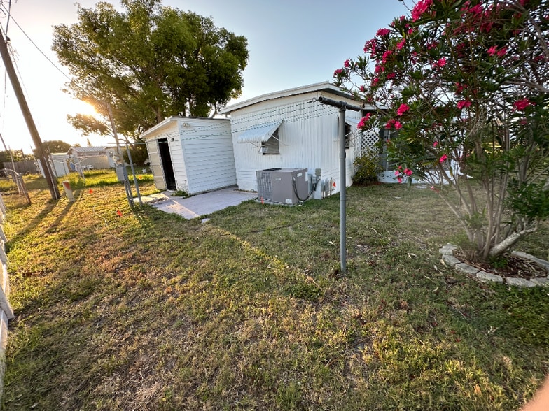 Building Photo - 4024 Reggie Dr