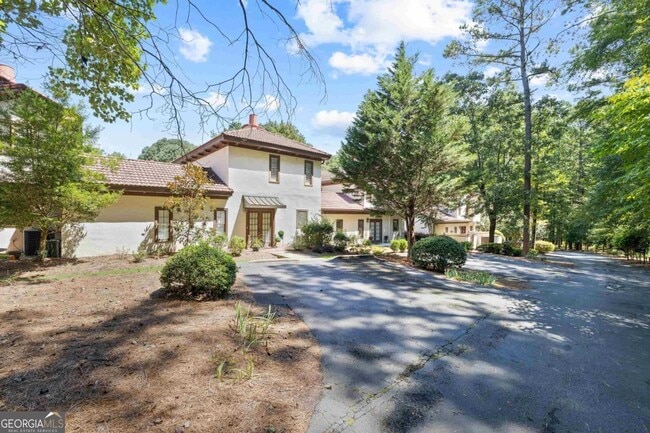 Building Photo - 1410 Club Dr
