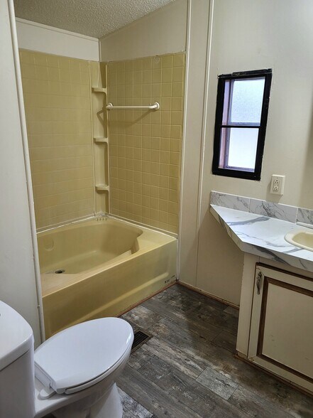 Building Photo - 4215 Deems St