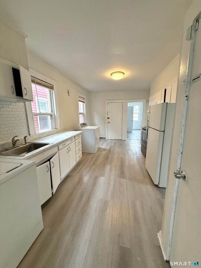 Building Photo - 21 Edgar St