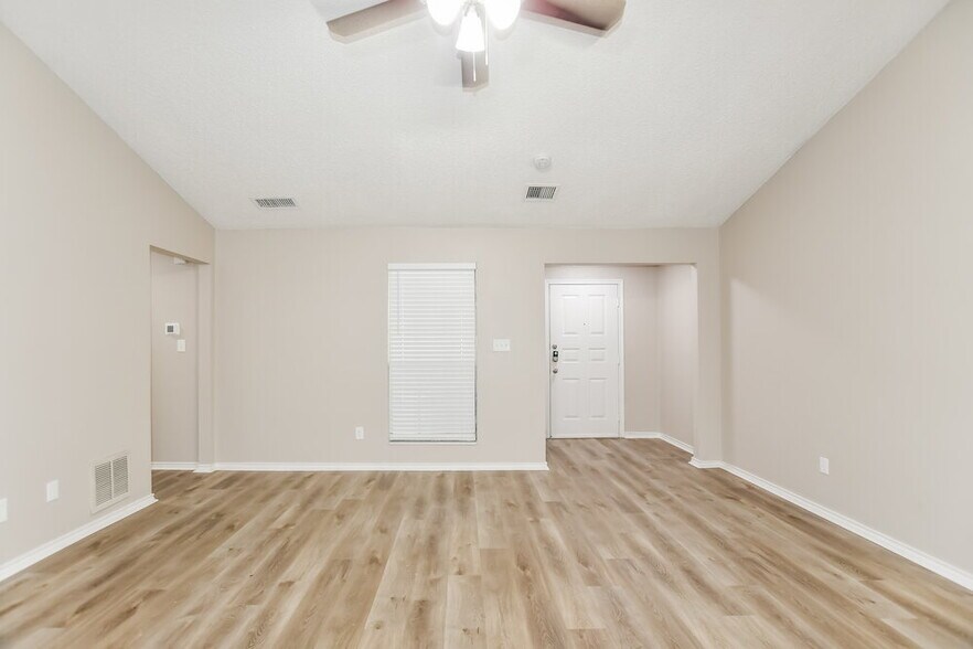 Building Photo - 308 Southlake Dr