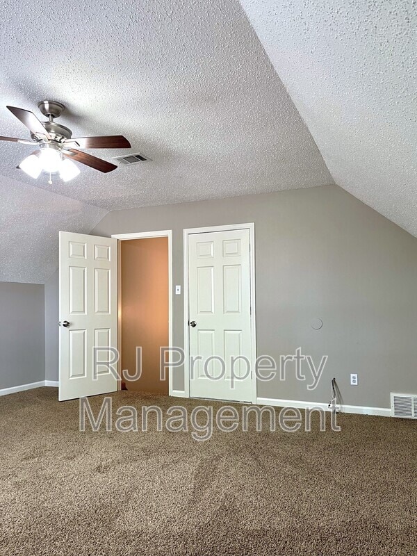 Building Photo - 4592 Tracy Lynn Dr