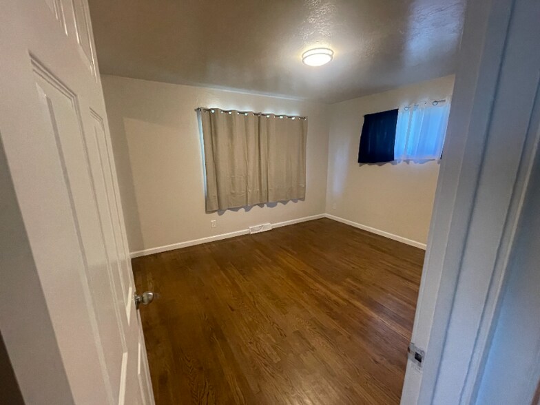 Building Photo - 2528 14th Ave Ct