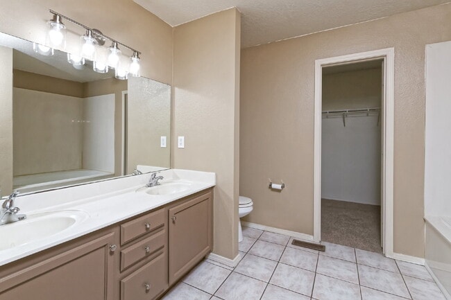 Building Photo - Super price!