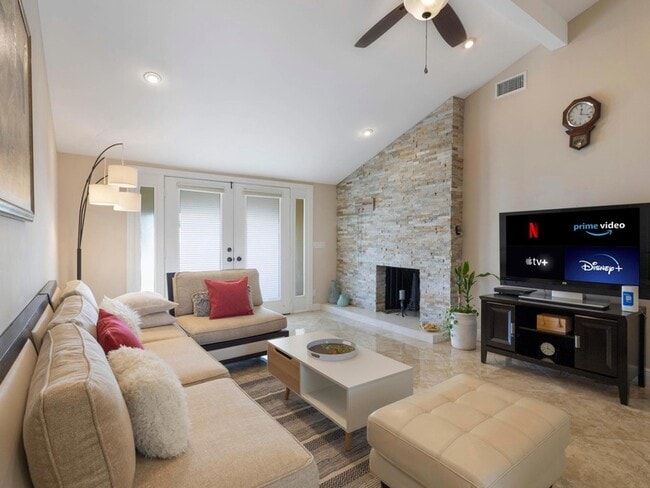 Building Photo - 832 Green St