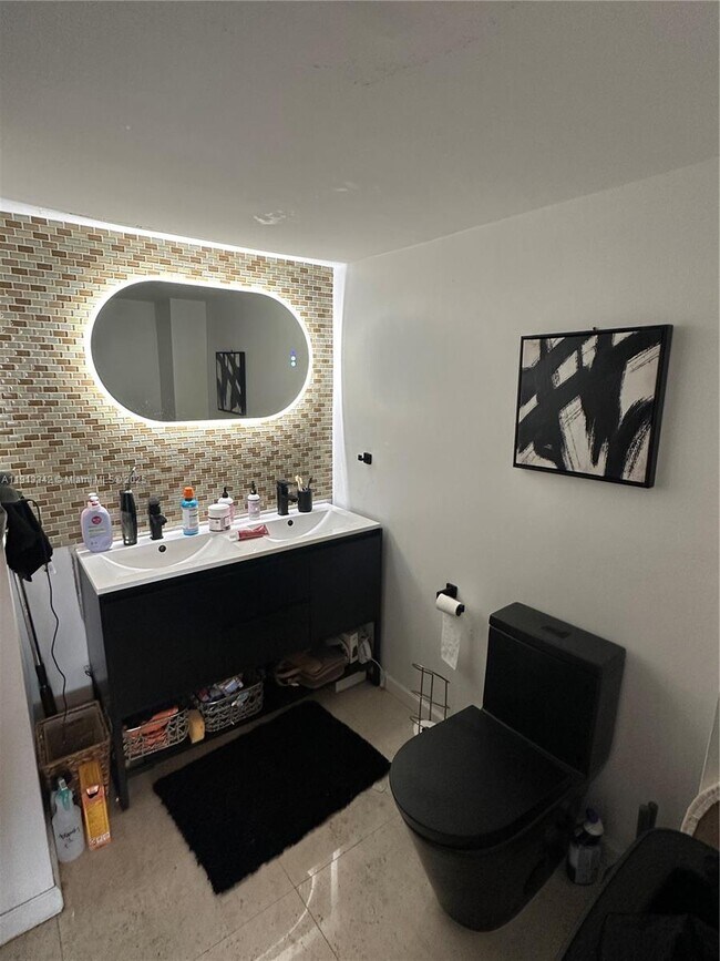 Building Photo - 555 NE 15th St