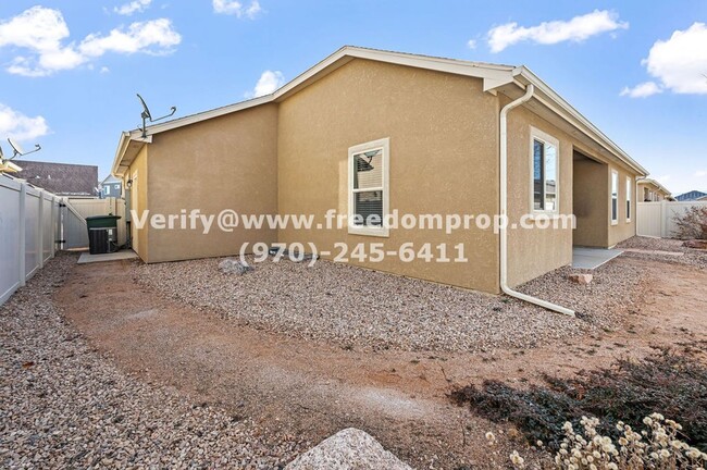 Building Photo - Beautiful Spacious Home!!! Convenient Loca...