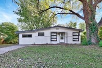 Building Photo - 6020 N E Pk Vw Dr