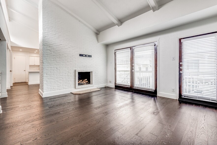 Building Photo - 5932 Sandhurst Ln