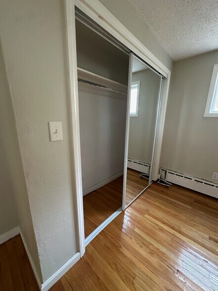 Masterbedroom closet - 14 Ferraro St