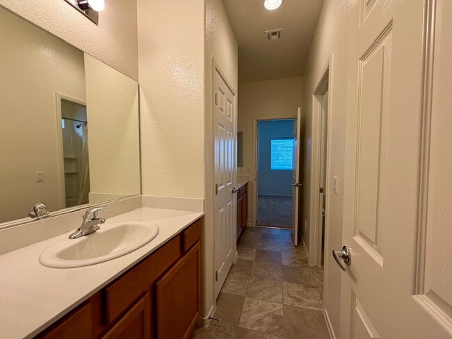 Building Photo - 3 BED 2.5 BATH 2 CAR GARAGE SINGLE FAMILY HOME W/ LOFT, BACKYARD & COMMUNITY POOL, SPA, PLAYGROUN...