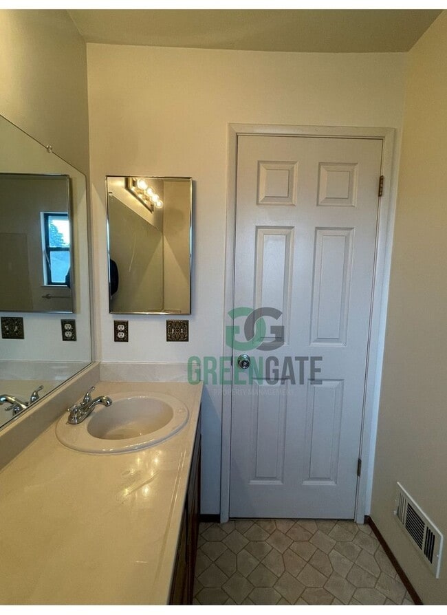 Building Photo - Back on the Market! Beautiful 3 bedroom 2.5 Bath home READY NOW in MODESTO!! With POOL!!