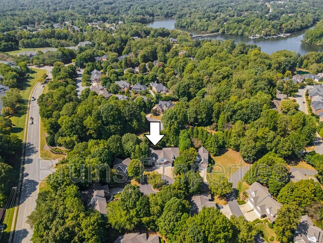 Building Photo - 8 Indigo Cove