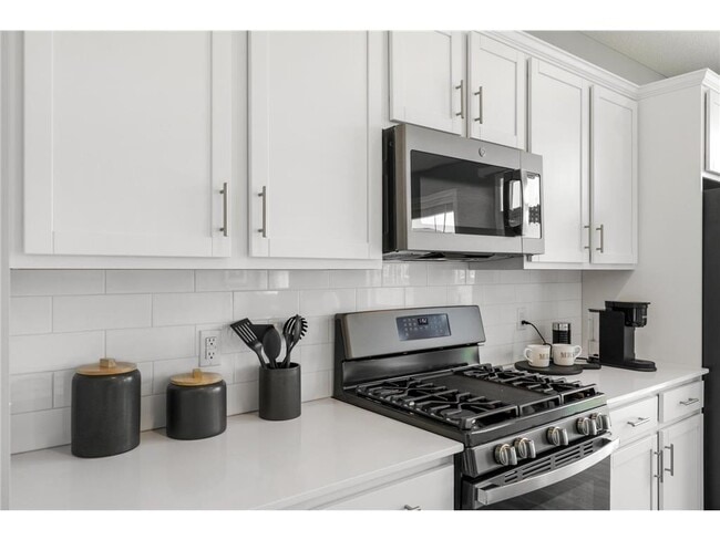 Building Photo - 190 Jean Avenue